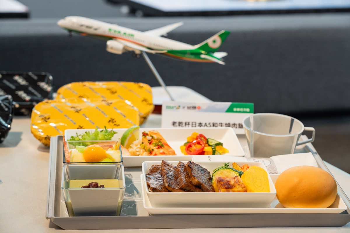 只要是從台北飛往洛杉磯、舊金山、西雅圖、紐約,都能在飛機上享用乾杯集團與長榮航空的聯名料理。(圖/乾杯提供)