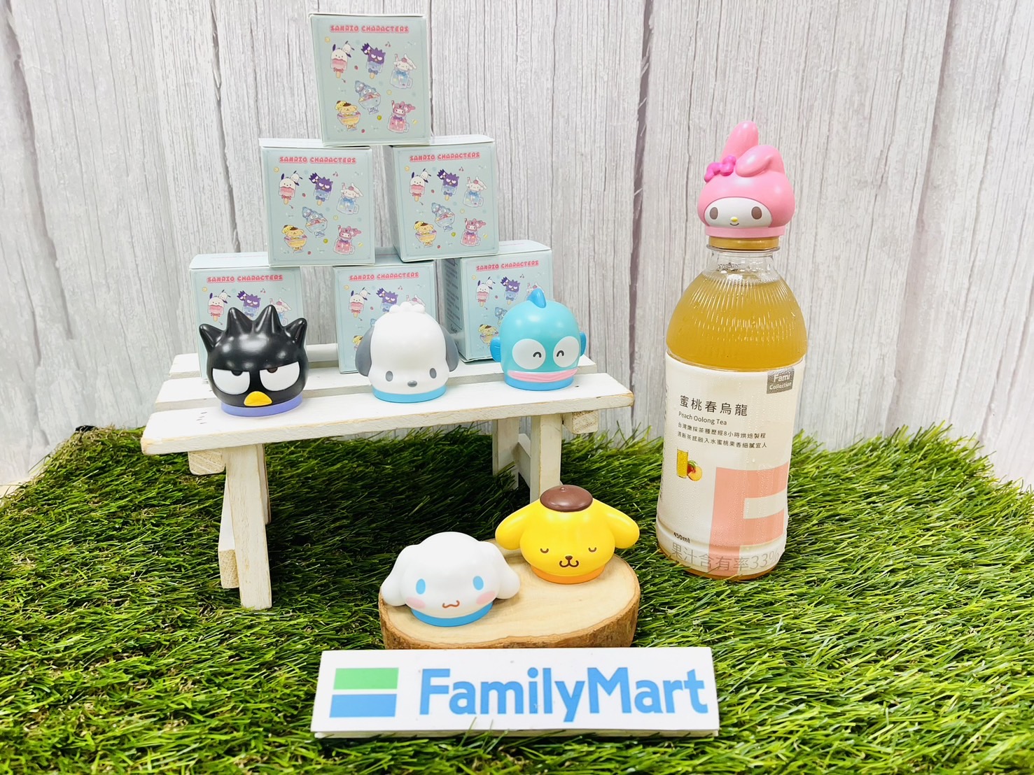 只要購買20元以上指定飲料冰品任2件，加價49元即可換購「三麗鷗明星瓶蓋扣」共6款。（圖／全家提供）