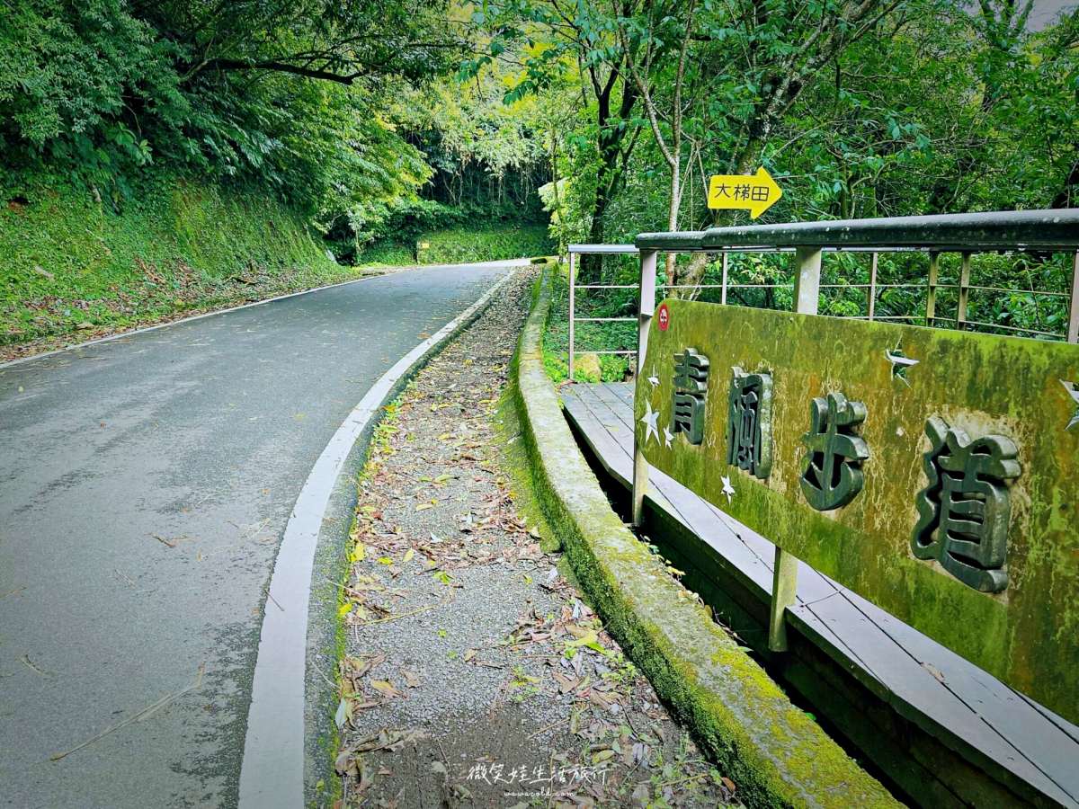 搭公車至「湖田區民活動中心」站下車,走路約15分鐘也會抵達,滿方便的。(圖/微笑娃生活旅行提供)