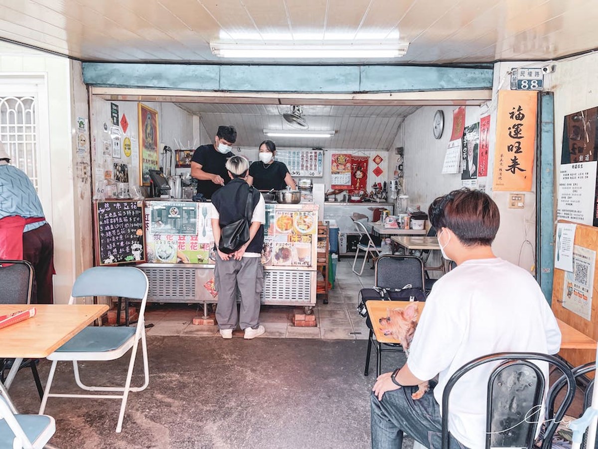 「慈味布丁豆花」是經營超過30年的老字號，不少在地人都是從小吃到大。（圖／艾薇覓食趣提供）