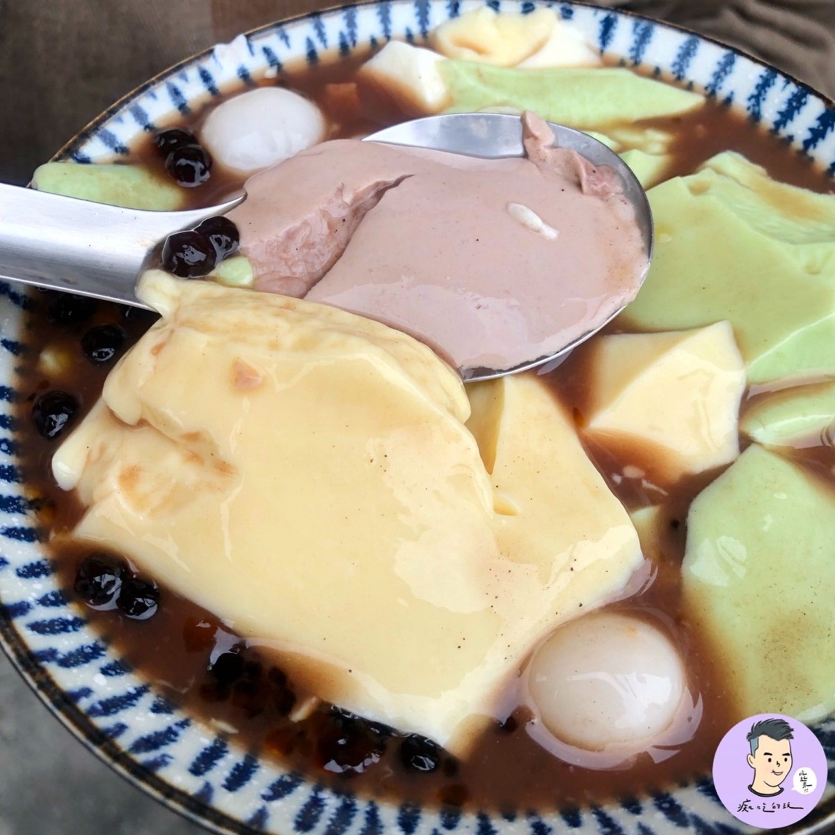 很喜歡布丁豆花滑嫩咕溜的口感、滋味濃郁，基底的糖水甜而不膩。（圖／痴吃的玩提供）
