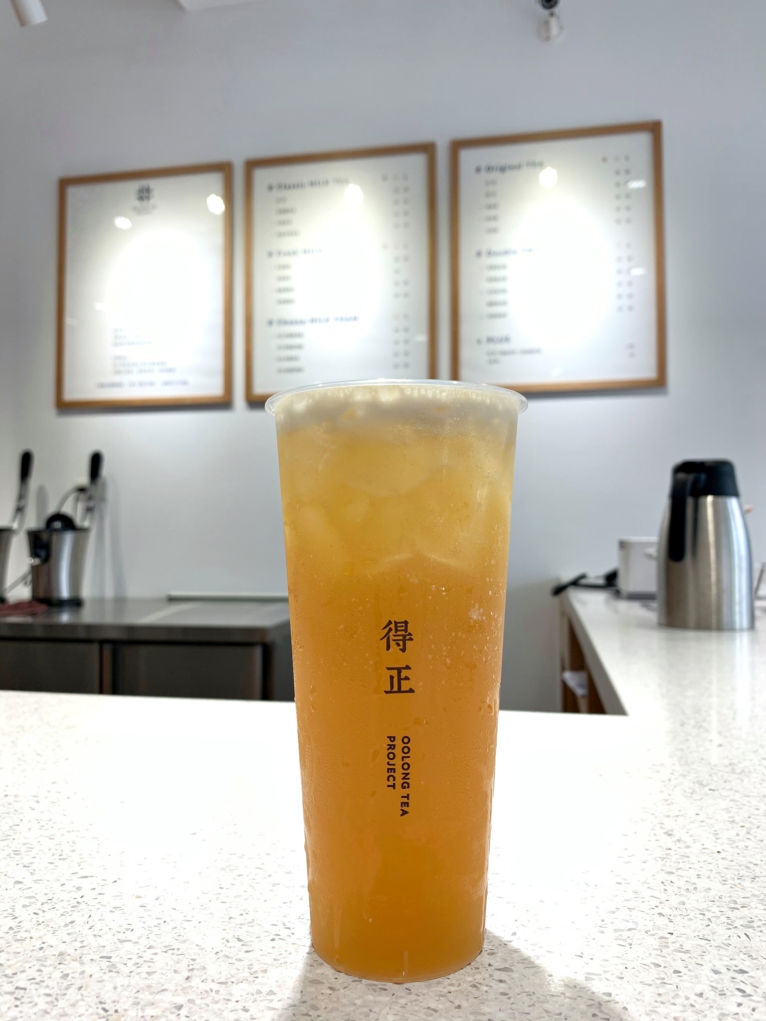 「檸檬春烏龍」是水果控很愛的夏日夯品,對於喜歡酸感的飲料人來說正好是完美酸度。(圖/得正提供)