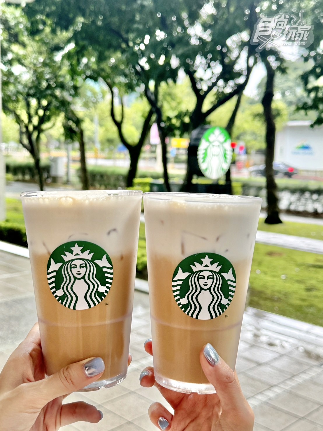星巴克有外送買一送一、指定夯品第２杯５折等優惠。（圖／食尚玩家）