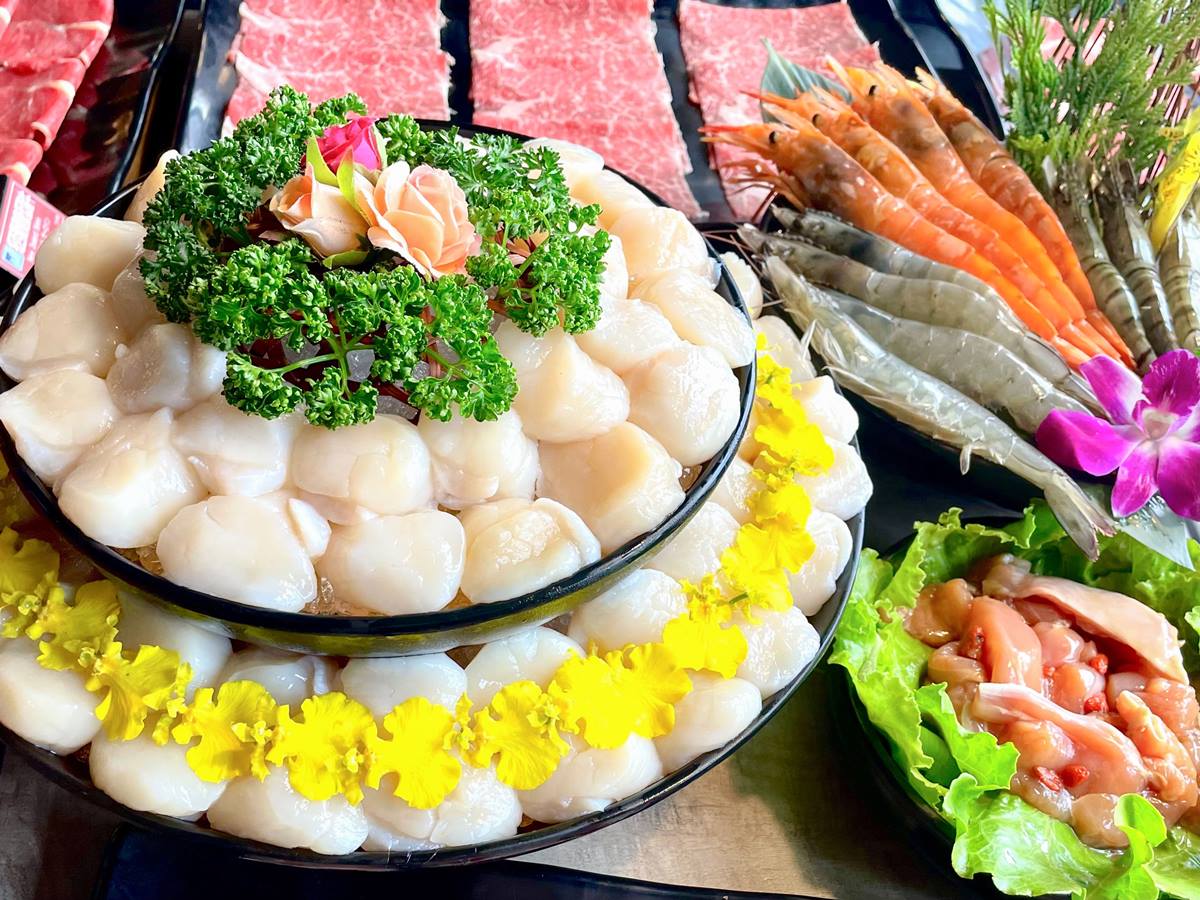 即日起至8/15期間,只要前往全台「新馬辣、新馬辣Plus」門市用餐,並出示投票就能獲得干貝1顆。(圖/馬辣集團提供)