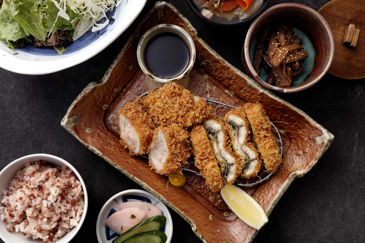 酥炸鰻魚老饕豬排套餐。(圖/勝勢日式豬排提供)