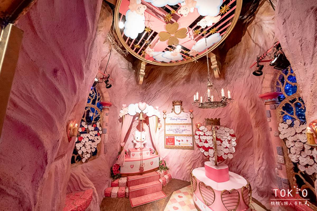 美樂蒂神社和Kitty幸福之鐘,讓你拍出獨一無二的可愛照片。(圖/桃桃's旅人手札提供)