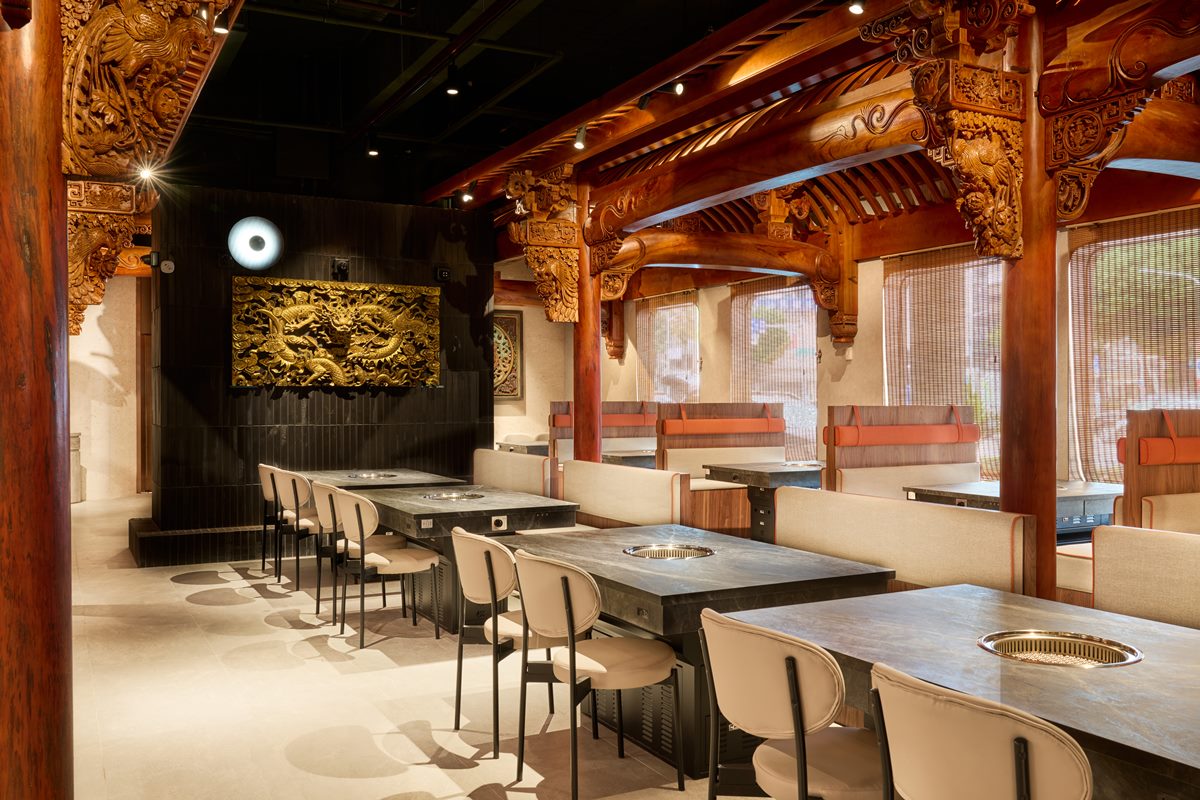 「禪燒肉」坐落於高雄古樸雅致的銀杏木四合院內,並保留歷史地標的原建築物外觀。(圖/禪燒肉提供)