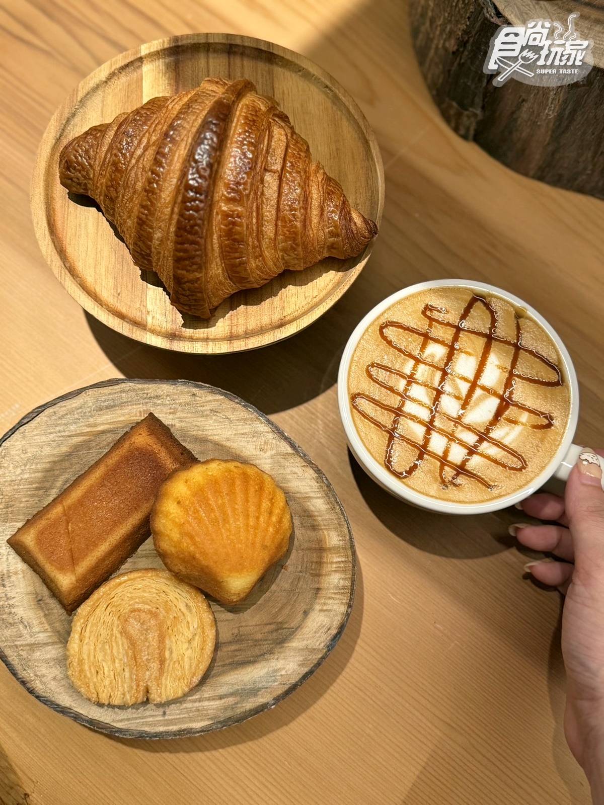 可輕鬆外帶麵包甜點,也在店內點杯咖啡享用。(圖/陳倍玉 攝)