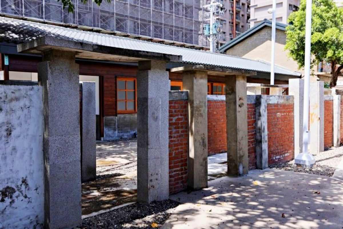 漫步閒逛,發現很多地方都保留了原始眷村的小角落。(圖/城市少女阿璇提供)