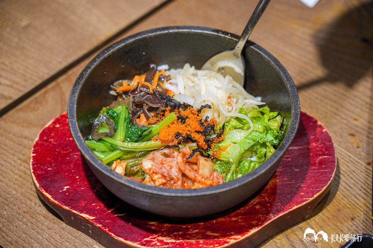 「石鍋拌飯」配料超多。(圖/卡夫卡愛旅行 提供)