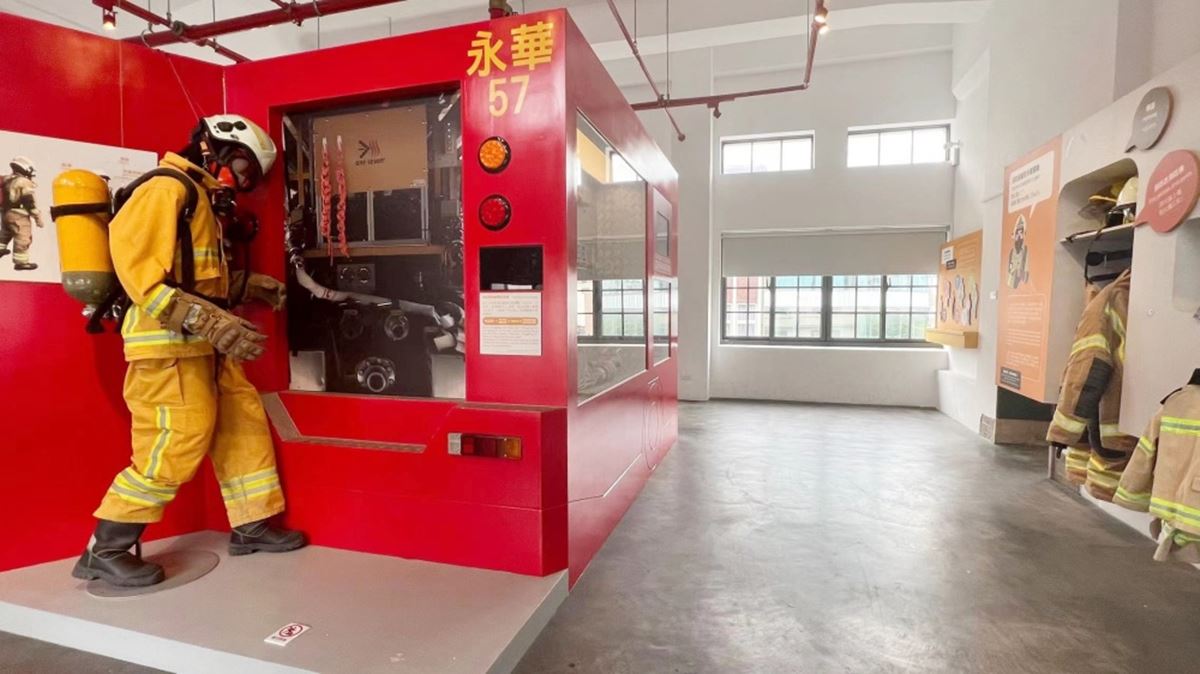 3樓展區還特別展示1964年製造的移動式消防幫浦車。(圖/格格x出走x慢旅行提供)