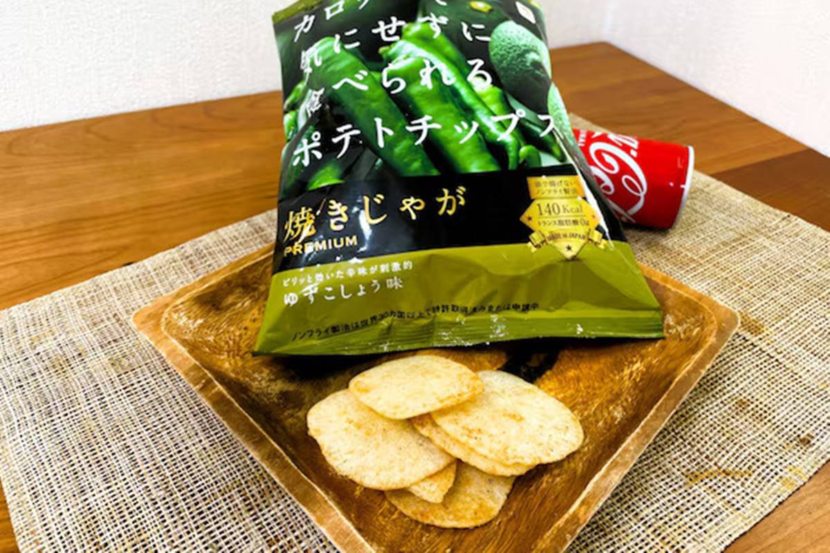 注重健康或擔心吃進太多熱量的人，不妨可以試試這款標榜非油炸的烤洋芋片系列「焼きじゃが」。（圖／All About Japan提供）
