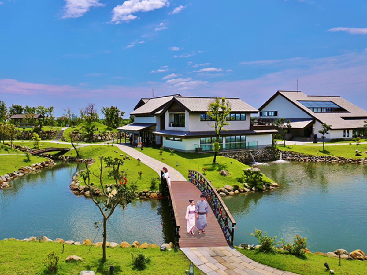 全台最大日式主題園區,可以來住宿泡溫泉,也能體驗日本和服、茶道。(圖/綠舞國際觀光飯店提供)
