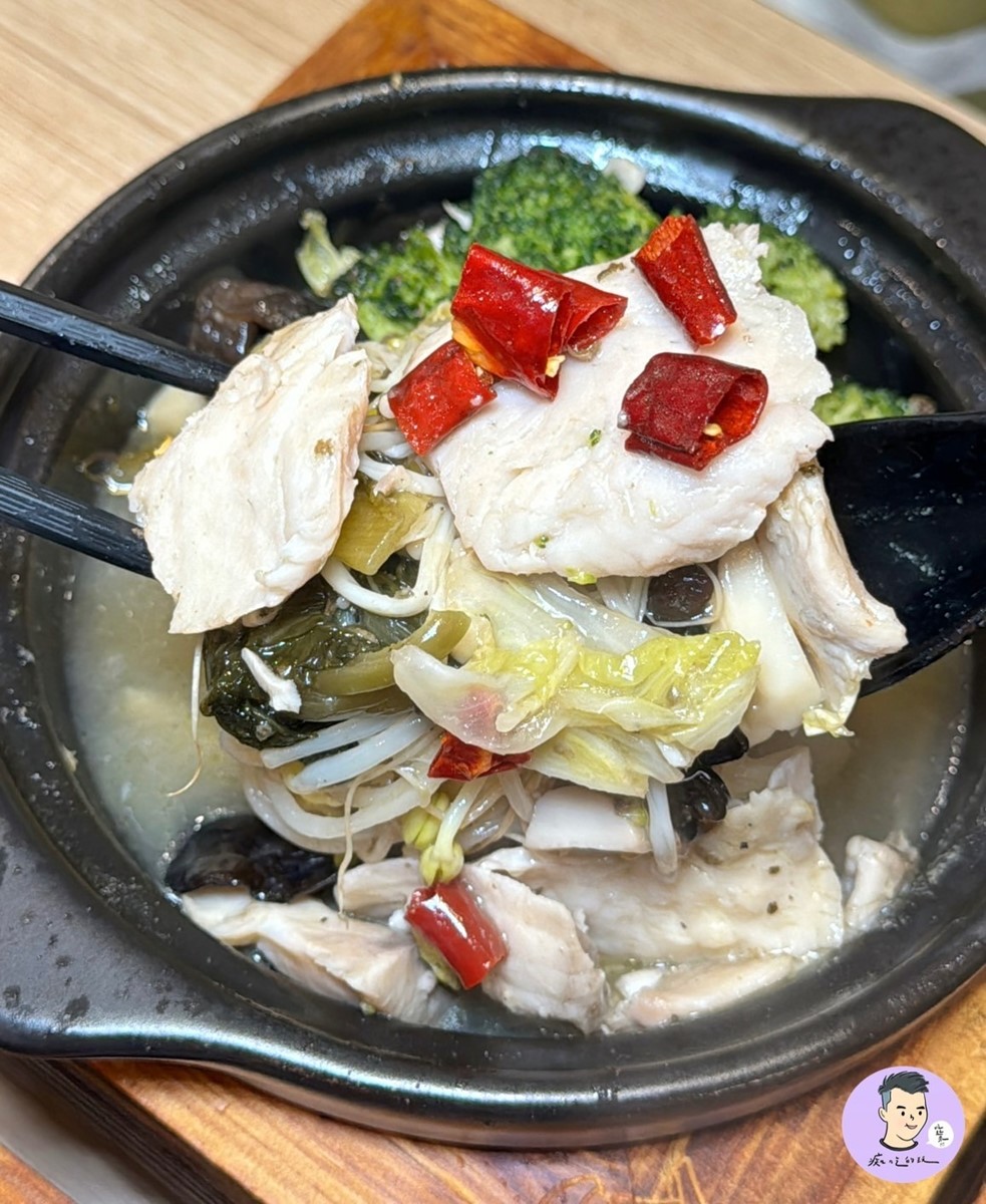 喜歡又酸又辣的重口味則推薦這鍋「重慶酸菜魚」（230元）。（圖／痴吃的玩提供）