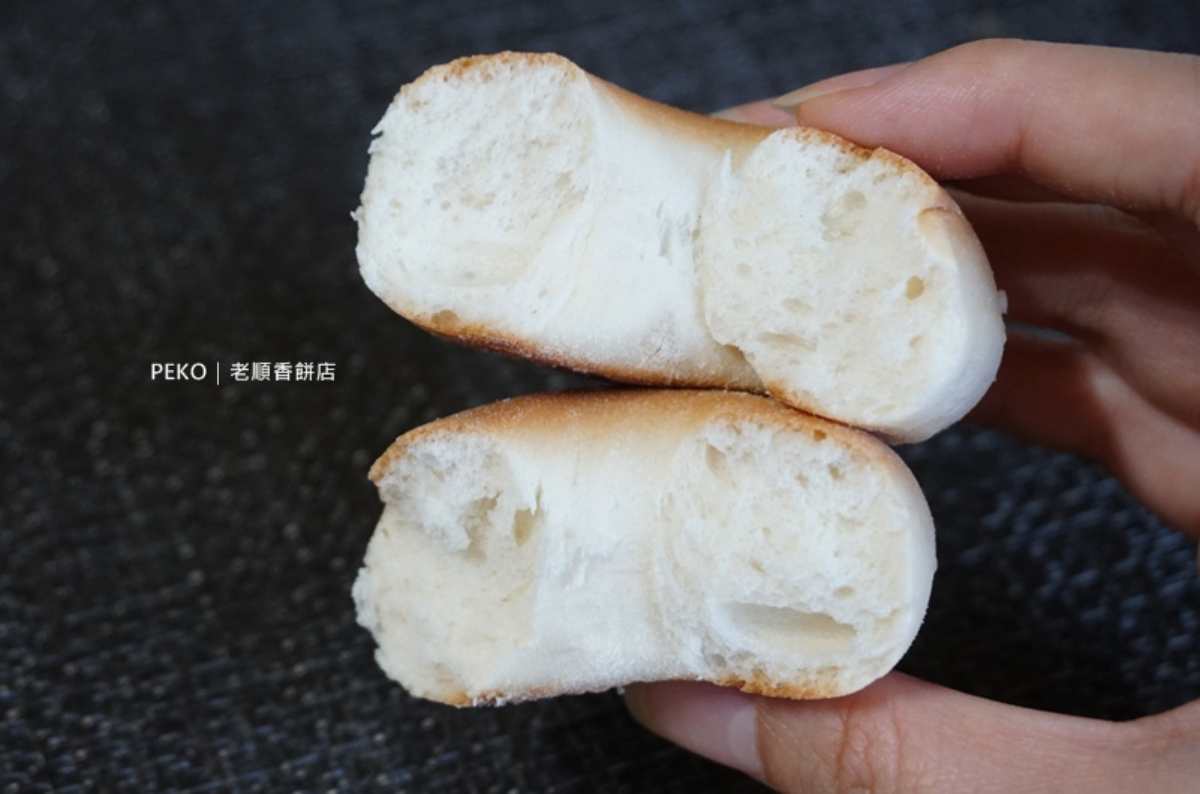 「鹹光餅」(50元,8個)外觀就像迷你版的台式貝果,嚼起來充滿麵粉香氣。(圖/PEKOの Simple Life提供)