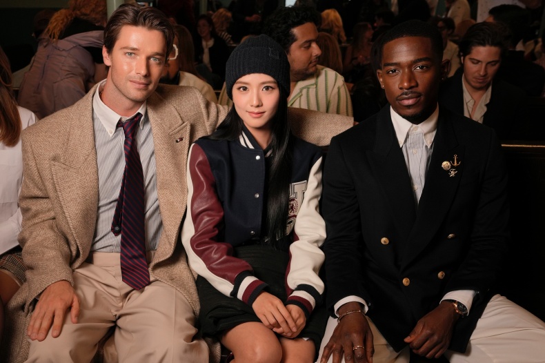 Tommy Hilfiger 2025春夏大秀。(圖/翻攝自Tommy Hilfiger官網)