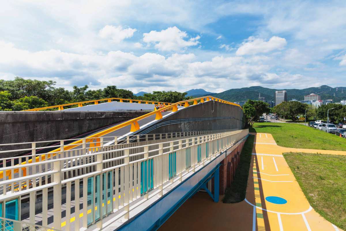 牽引道設計成飛機跑道造型，別具巧思。（圖／台北市政府工務局水利工程處提供）