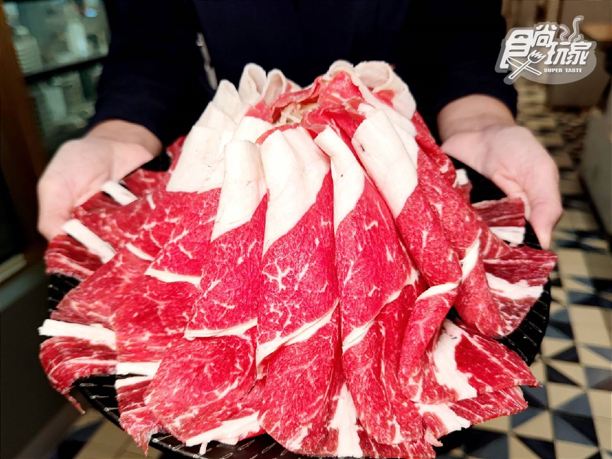 超大片的美國雪花牛,吃來過癮啊!(圖/高雄福華大飯店提供)