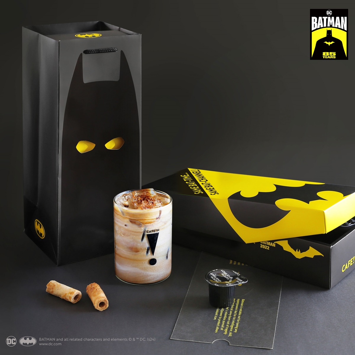 「BATMAN 85th 極萃球蛋捲禮盒」包含６顆N!CE SHOT極萃球和２種口味的手作蛋捲。（圖／CAFE!N提供）
