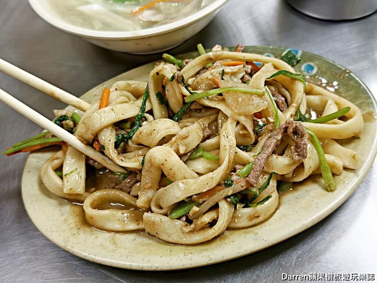 被外媒評為「台灣美食之最」的「沙茶牛肉炒麵」，麵體一樣也很Q。（圖／DARREN蘋果樹旅遊玩樂誌提供）