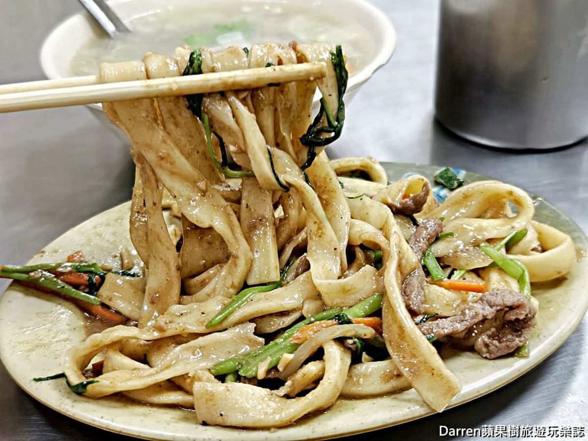 麵條吸附了滿滿的醬汁，每一口都充滿香味，麵量也不少，吃起來很飽足。（圖／DARREN蘋果樹旅遊玩樂誌提供）