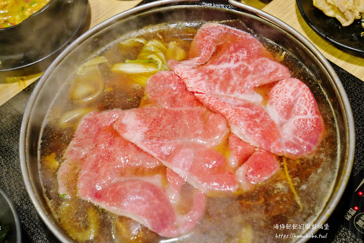 日本A5和牛羽下肉超大一片，肉片厚度也很OK，不是薄如紙那種。（圖／海綿飽飽的鳳梨城堡提供）