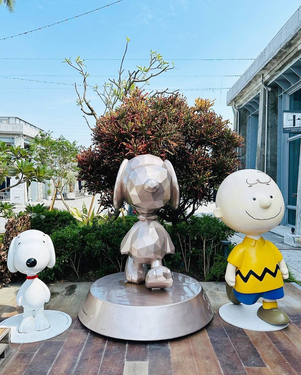 一旁也有史努比、查理布朗、莎莉布朗、奈勒斯等角色公仔可以合照。(圖/Peanuts時尚衣著台灣官方粉絲團提供)