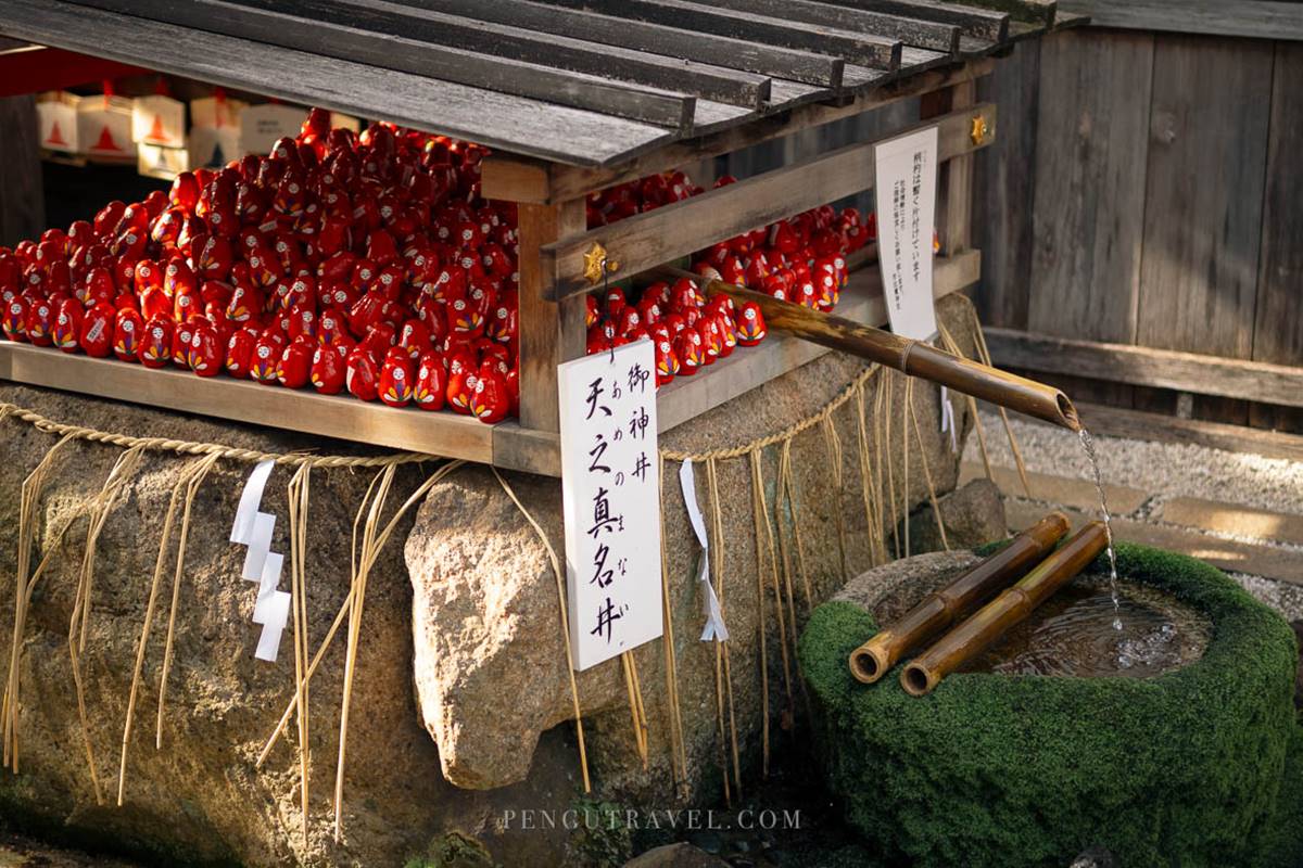 神社裡的「天之真名井」名列「洛陽七名水」之一。(圖/Pengu Travel 提供)