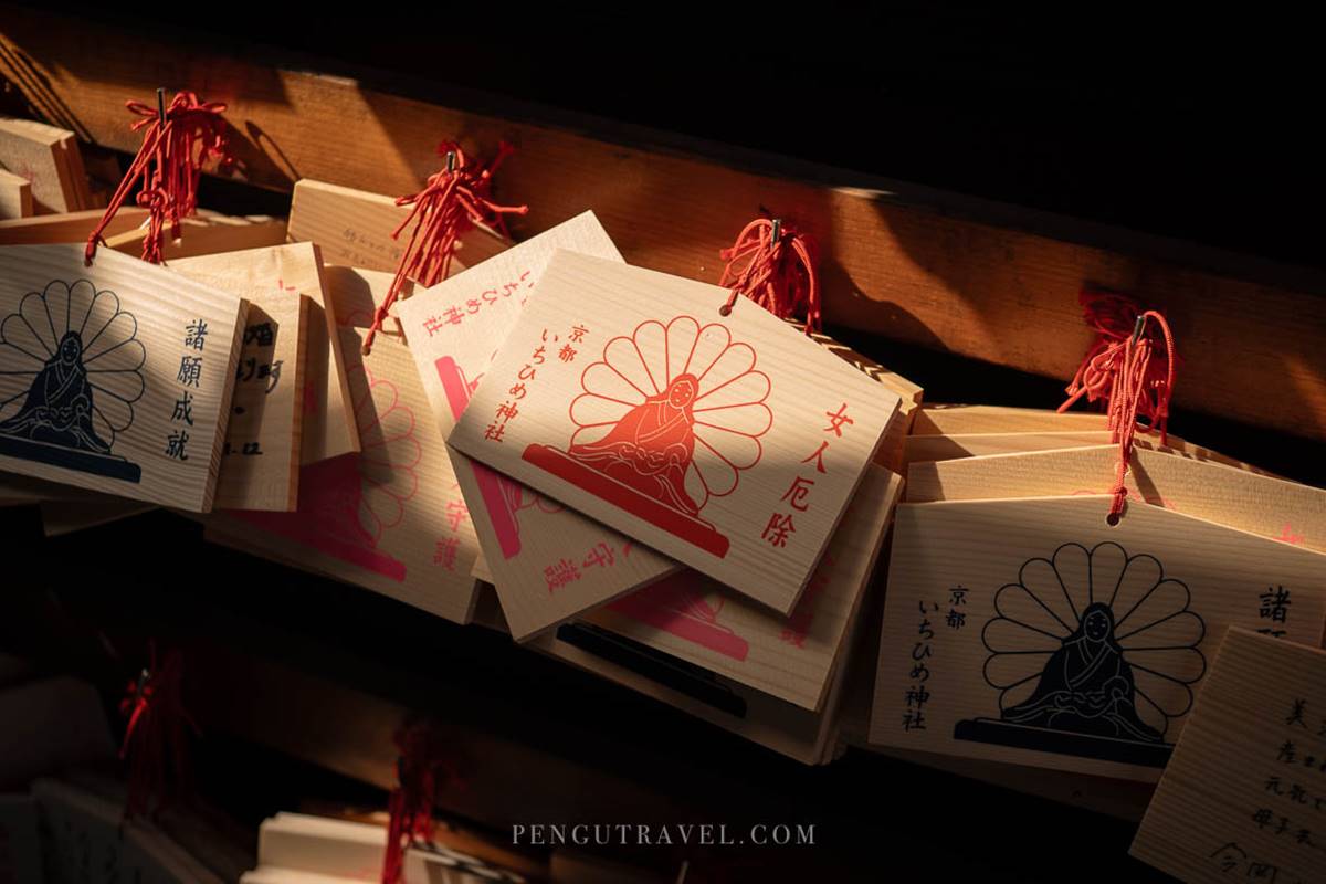 市比賣神社的繪馬上也有女神圖樣,感覺神力滿滿。(圖/Pengu Travel 提供)