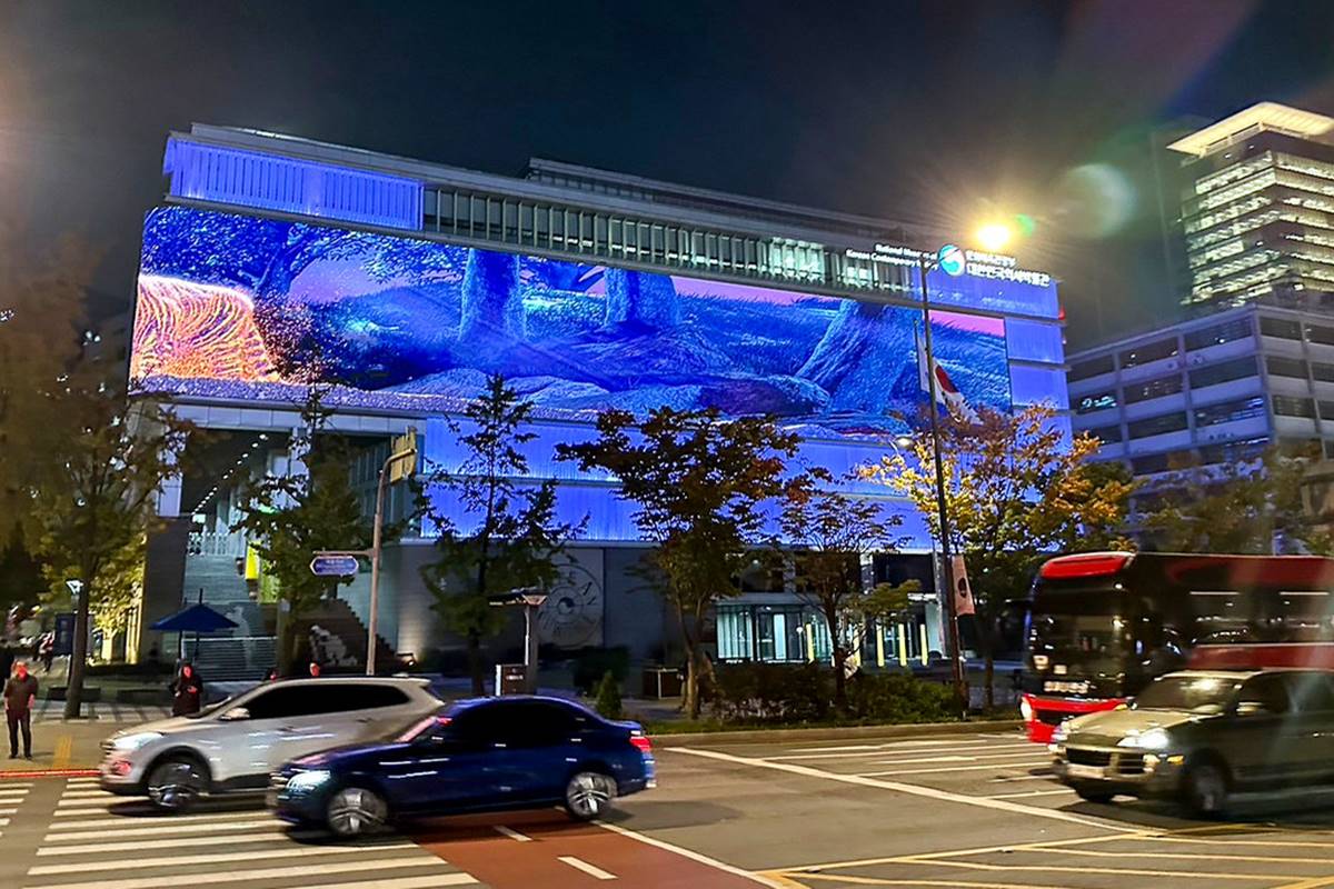 夜晚的首爾景點看起來與白天非常不同,在車水馬龍的燈火照耀下,更顯首爾的熱鬧。(圖/加小菲愛碎碎念提供)