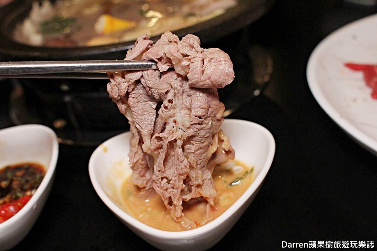「板腱牛」是牛肉最嫩的部位之一,油花均勻、肉質細緻。(圖/DARREN蘋果樹旅遊玩樂誌提供)