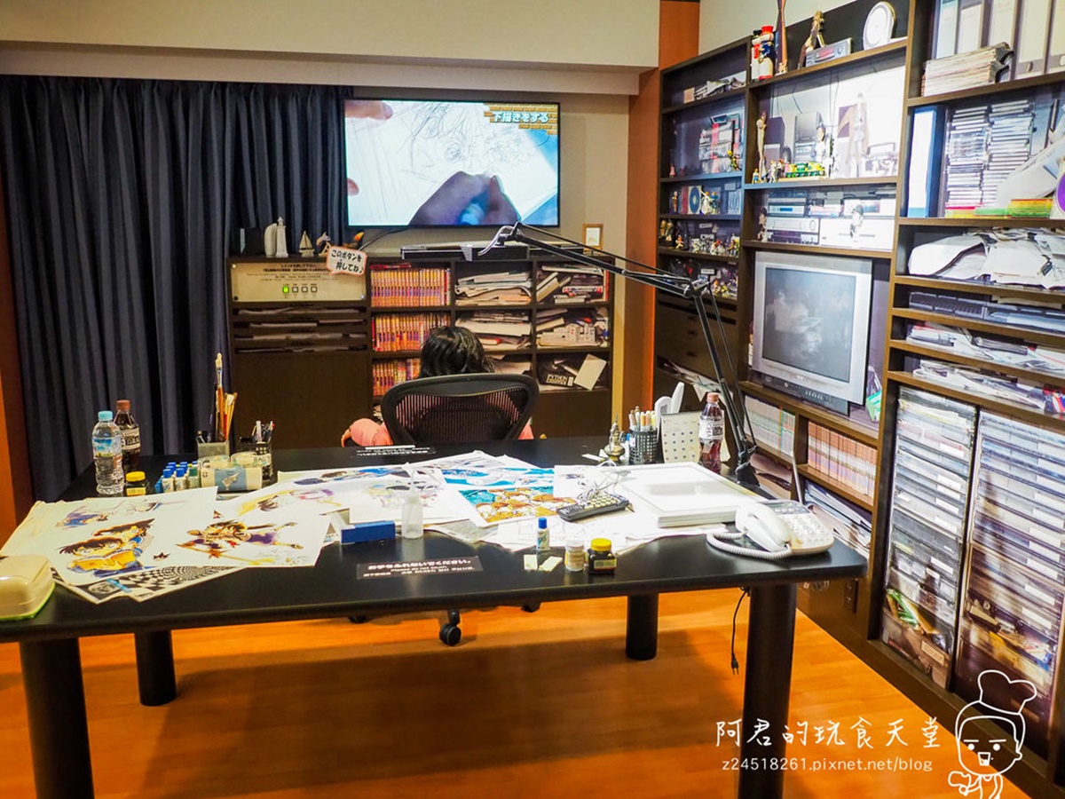 館內看得到許多漫畫家的簽名,甚至完美重現作者青山剛昌的工作室。(圖/阿君的玩食天堂提供)