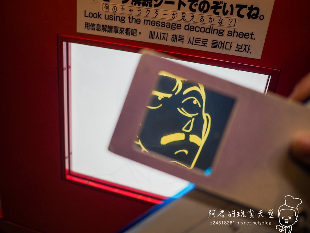 享受完解謎別忘了逛逛紀念品店,可以買到限定版的柯南周邊。(圖/阿君的玩食天堂提供)