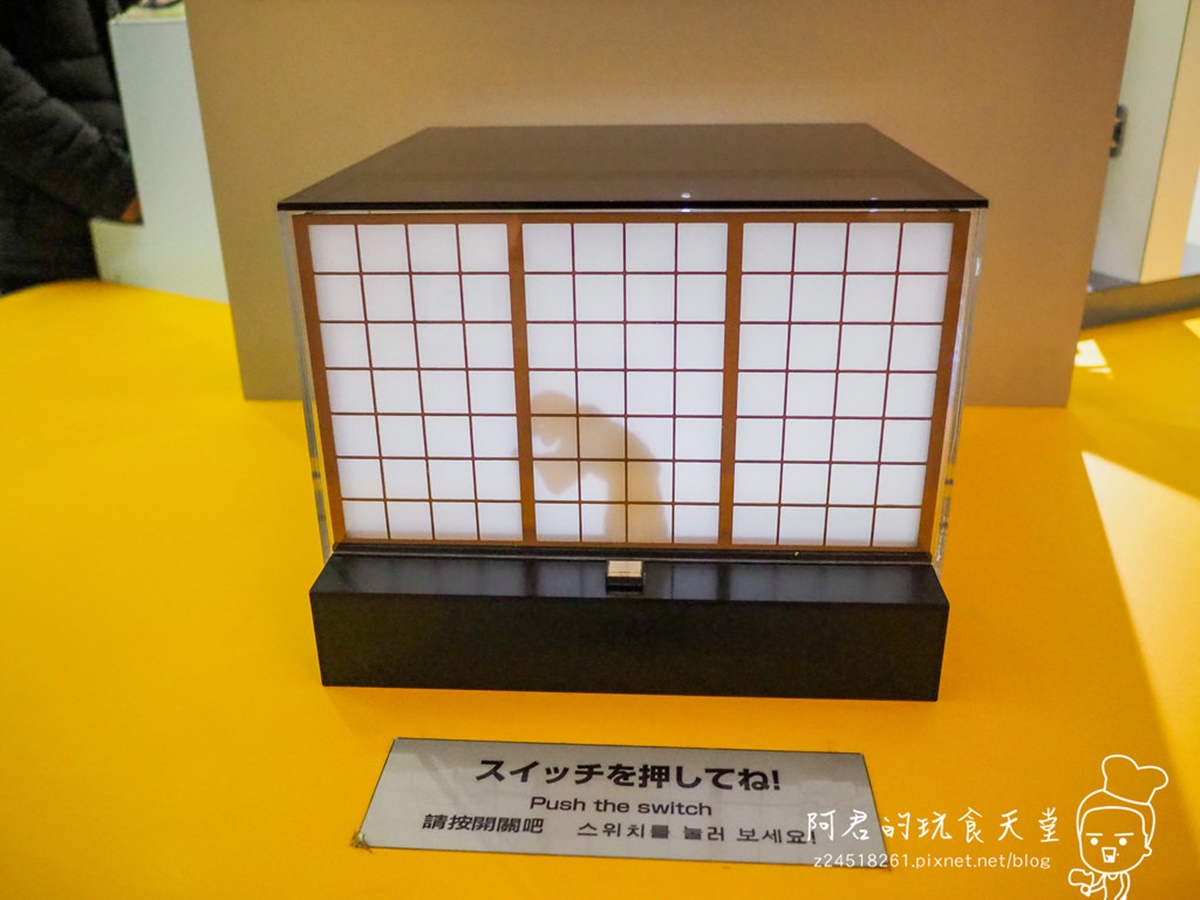 館內有很多互動裝置可以玩,甚至還有模型重現劇中的犯案手法。(圖/阿君的玩食天堂提供)