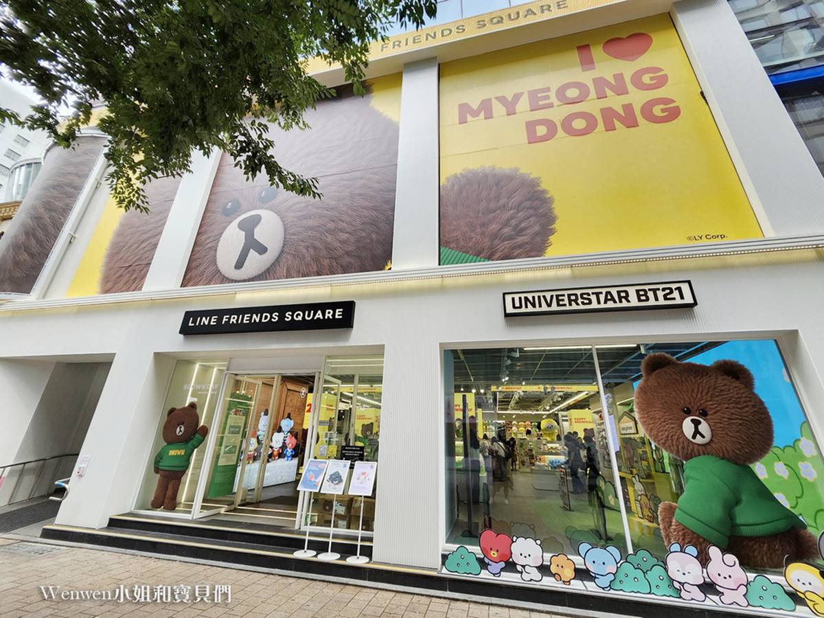 「LINE FRIENDS SQUARE」店裡店外都很用心裝飾,還沒進店就先拍好拍滿。(圖/Wenwen小姐和寶貝們提供)