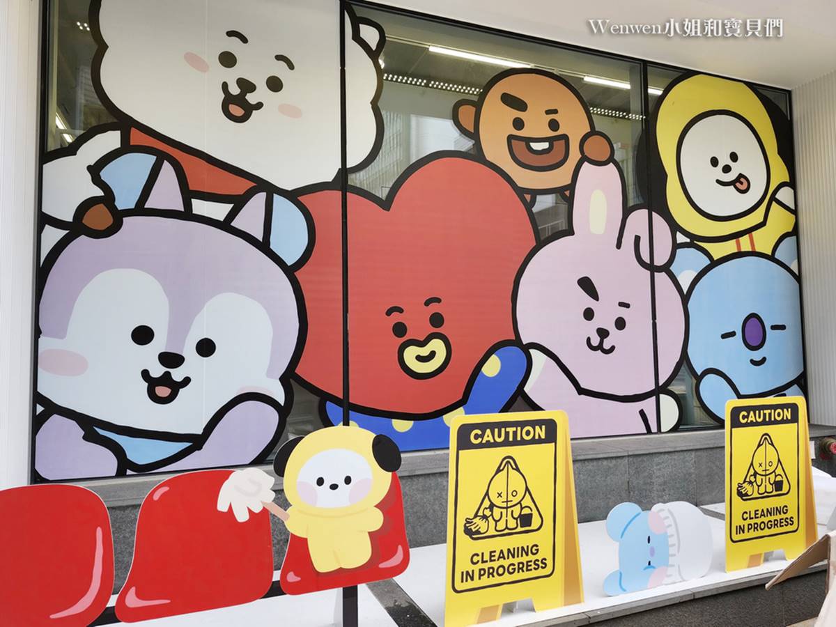 「LINE FRIENDS SQUARE」店裡店外都很用心裝飾,還沒進店就先拍好拍滿。(圖/Wenwen小姐和寶貝們提供)