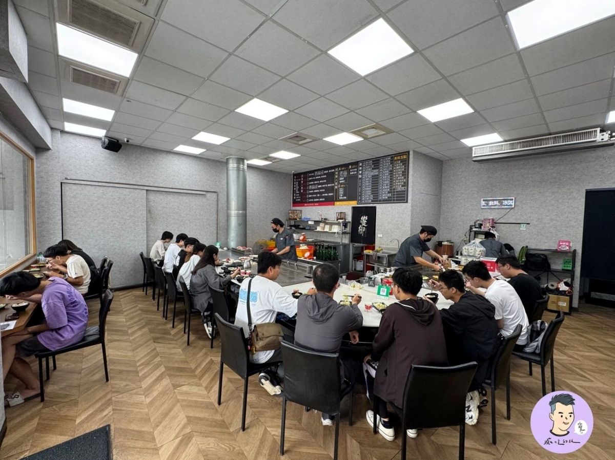 店內座位不多，用餐時段建議提前來卡位。（圖／痴吃的玩提供）