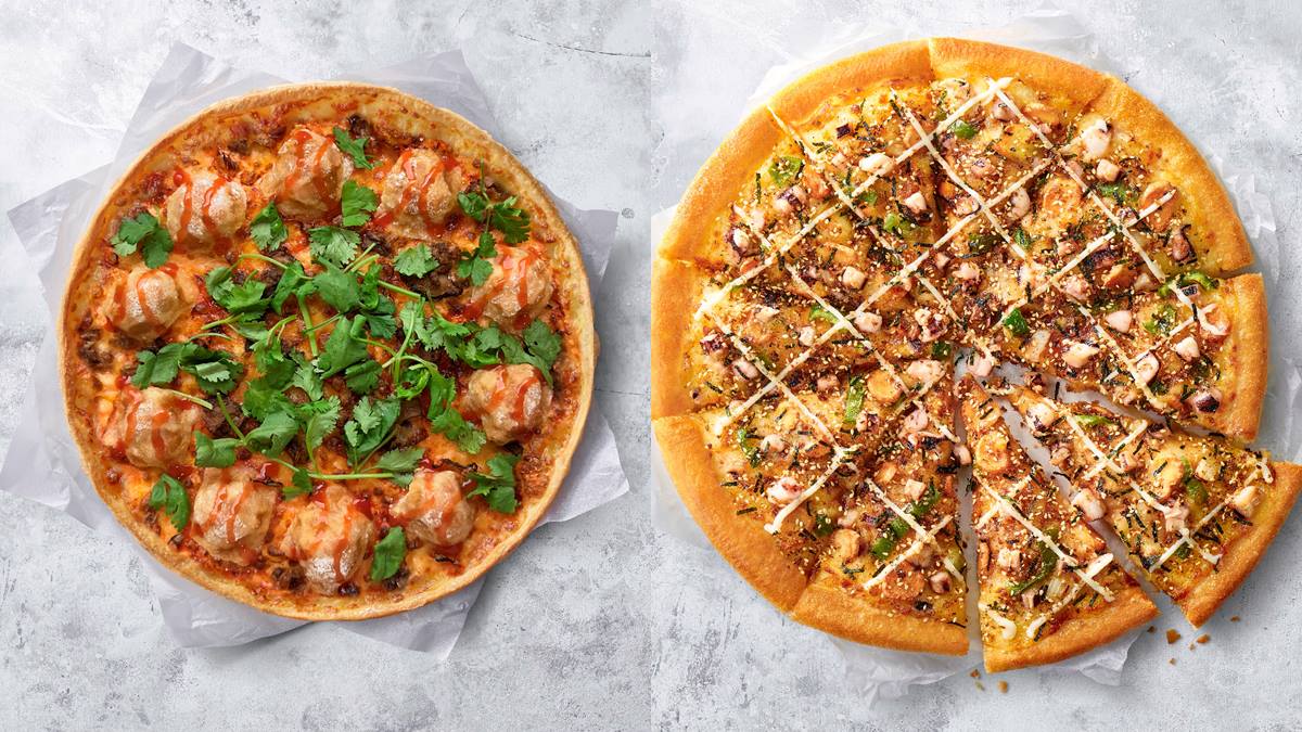 必勝客為了祝中華隊必勝,即日起至11/25,限時推出2款超適合聚餐的優惠組合,可任選1款披薩口味。(圖/必勝客提供)