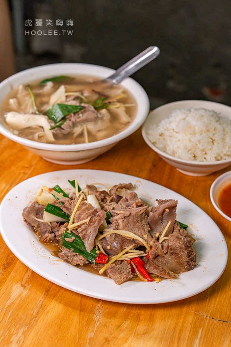 「炒半筋半肉」(120元)香辣中帶點微酸滋味,口感軟嫩帶Q勁。(圖/虎麗笑嗨嗨)