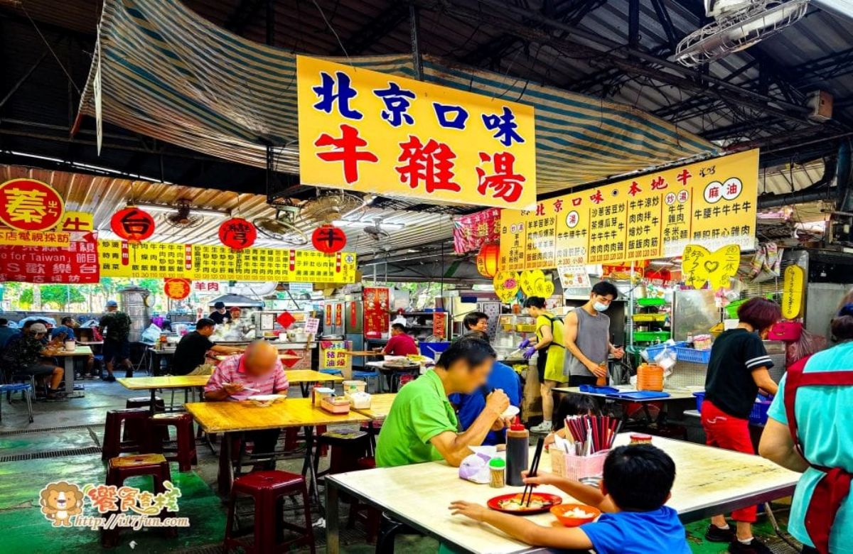 內用是開放式座位,由於沒有冷氣,秋冬來吃會比較舒適。(圖/饗食客棧。淘氣猴VS肥獅子的旅食天堂)