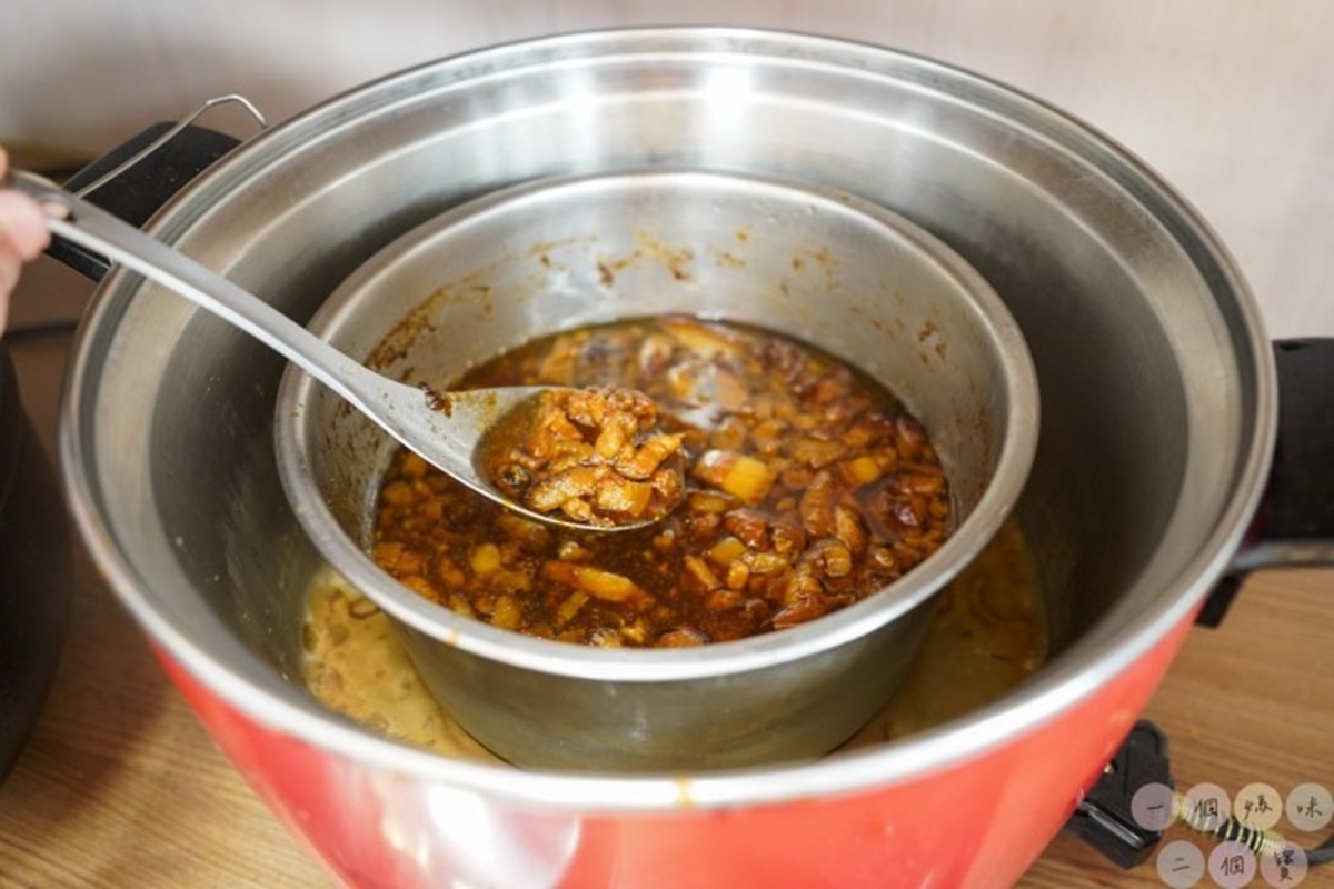 還有香噴噴的滷肉可以淋在白飯上。(圖/1個媽咪2個寶提供)