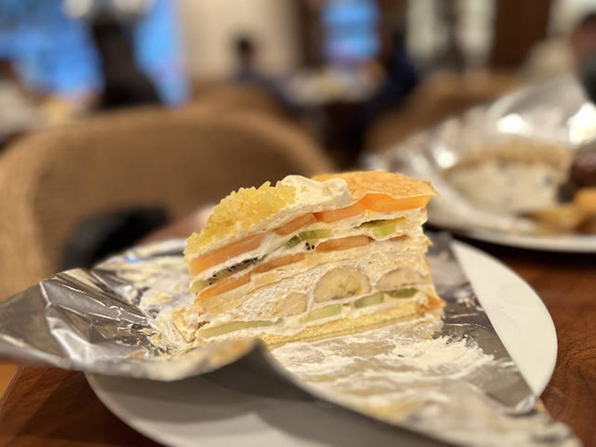 「HARBS」是不少人來到日本必吃的店家，其中「千層水果蛋糕」為最經典和最超人氣的品項。（圖／十六行跡提供）