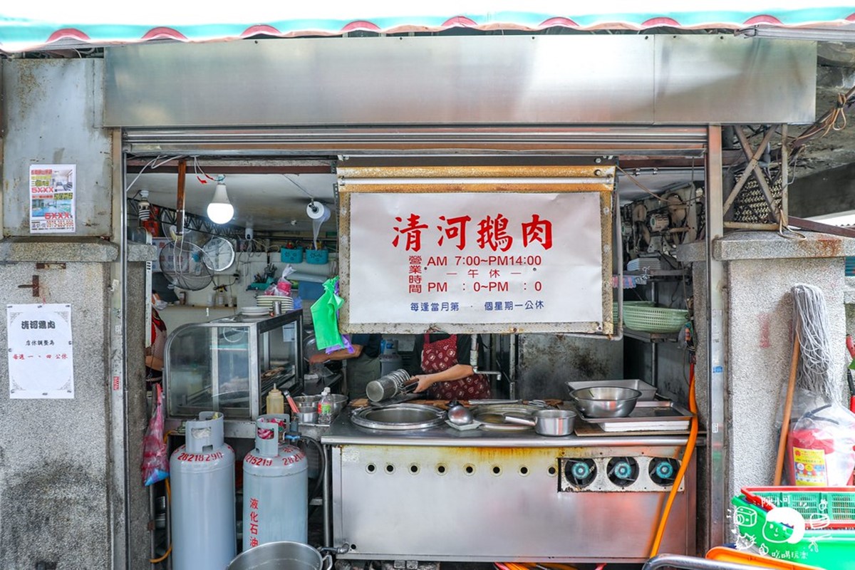 「清河鵝肉」店面開在自家車庫裡頭,雖然地點隱密,在地人氣還是很高。(圖/陳小可的吃喝玩樂提供)