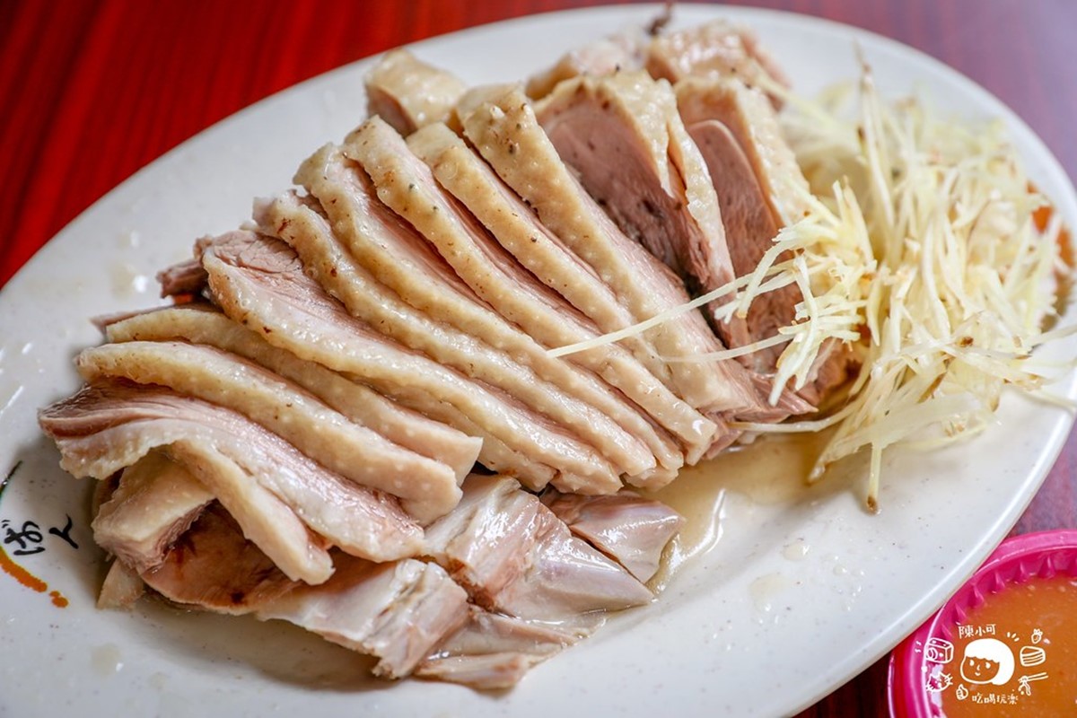 鵝肉有分鹽水、煙燻這2種口味,「鹽水鵝肉」(時價200元,圖為2人份)。(圖/陳小可的吃喝玩樂提供)