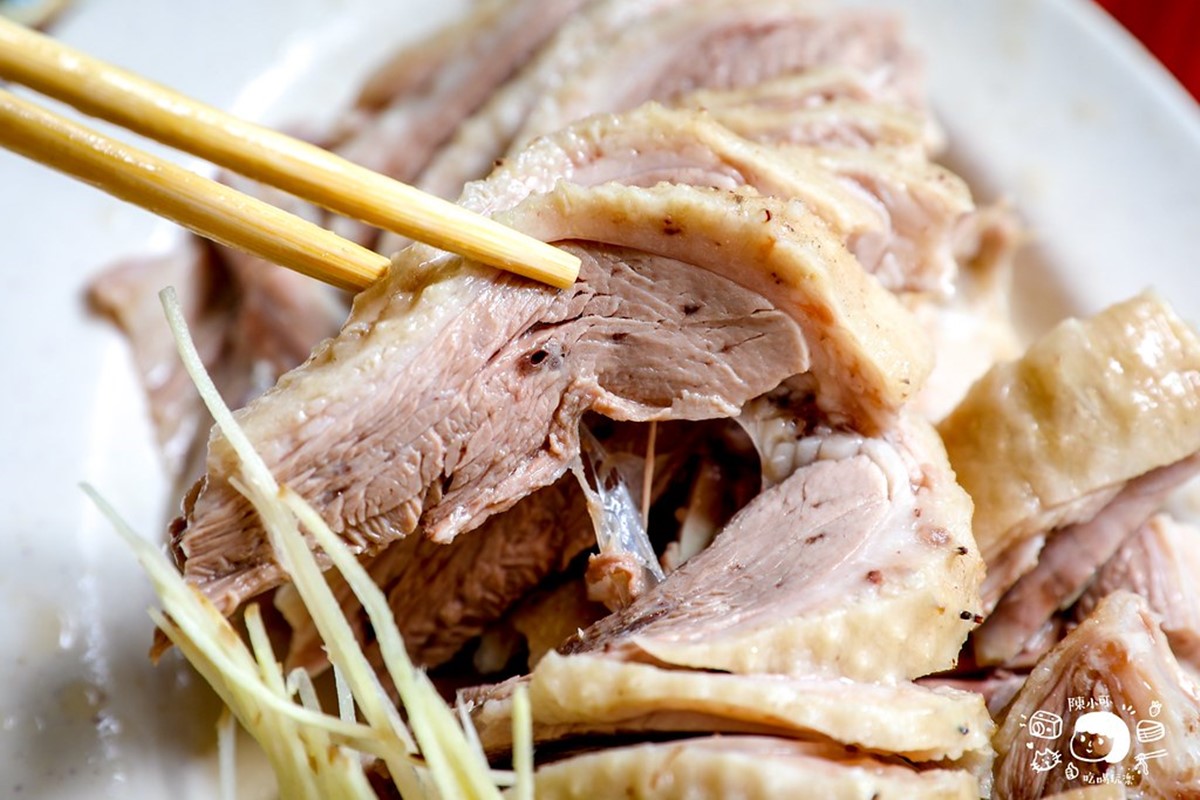 鵝肉有分鹽水、煙燻這2種口味,「鹽水鵝肉」(時價200元,圖為2人份)。(圖/陳小可的吃喝玩樂提供)