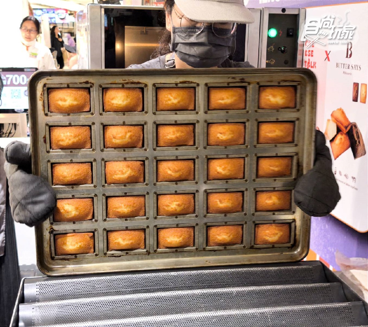 費南雪出爐時香氣四溢,金磚造型也十分討喜。(圖/食尚玩家)