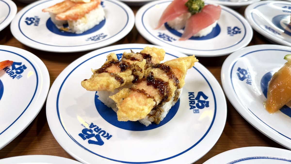 蟹風味棒天婦羅佐甜醬油握壽司。(圖/藏壽司提供)