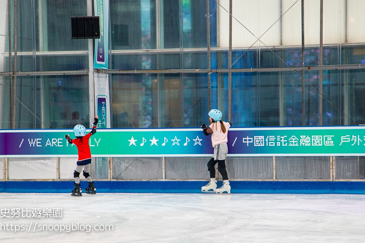 滑冰場的地板都是真正結冰的地面喔!(圖/史努比遊樂園提供)