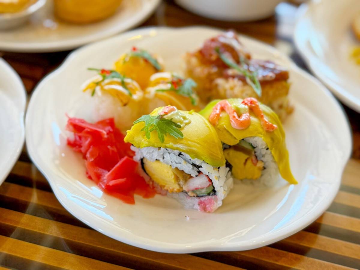 壽司有酪梨、起司、鰻魚口味等多種創意組合。（圖／花露露の花花世界提供）