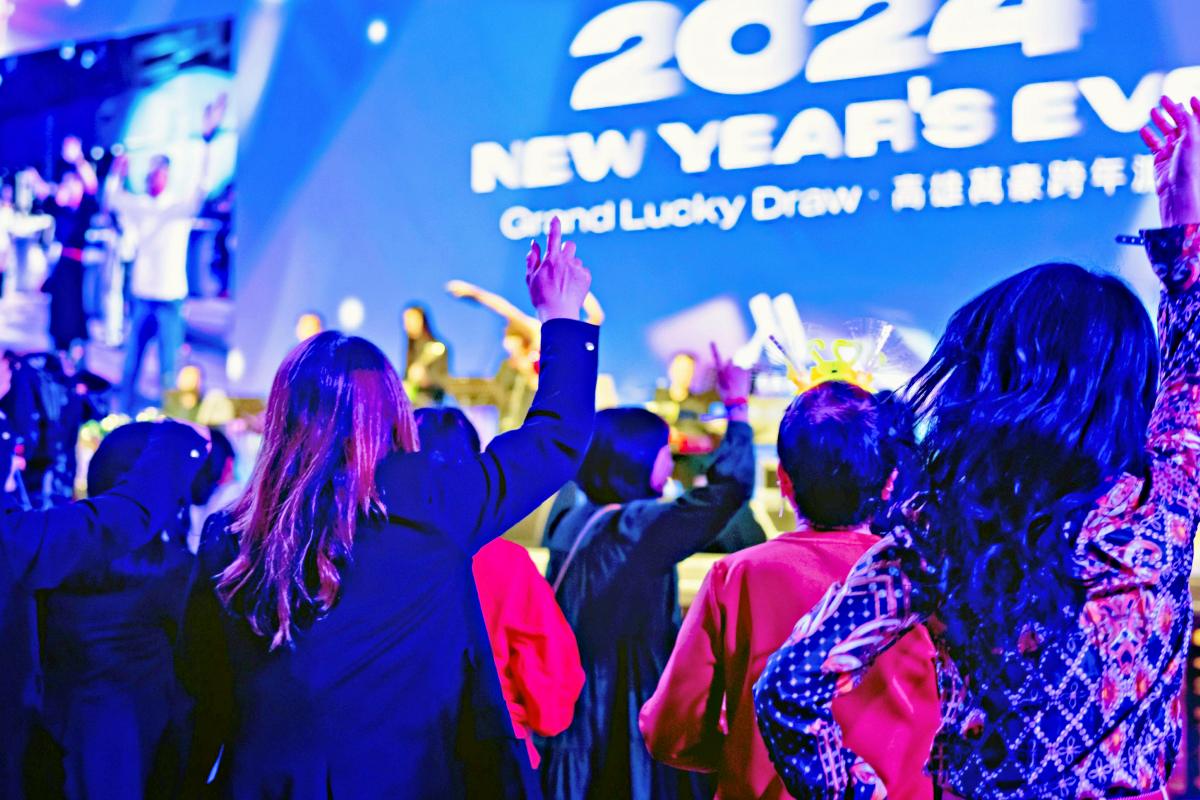 「2025璀璨星夜跨年派對」現場將提供豐富的點心飲品,還有趣味主題活動。(圖/高雄萬豪酒店提供)